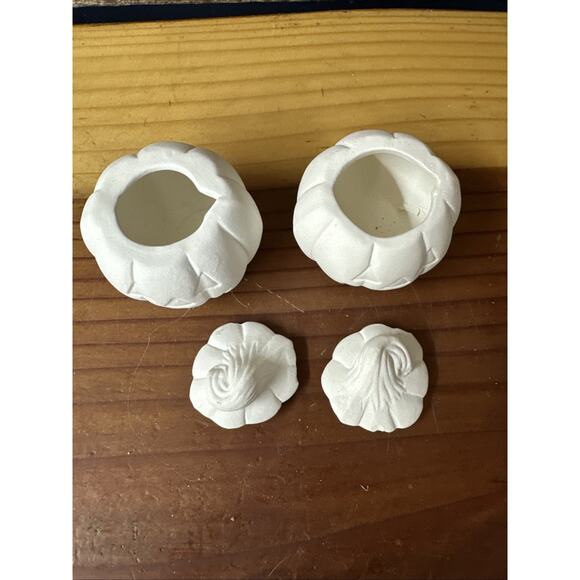Small 2” Lidded Trinket Pumpkins Ready To Paint Set Of 2 - Picture 5 of 5